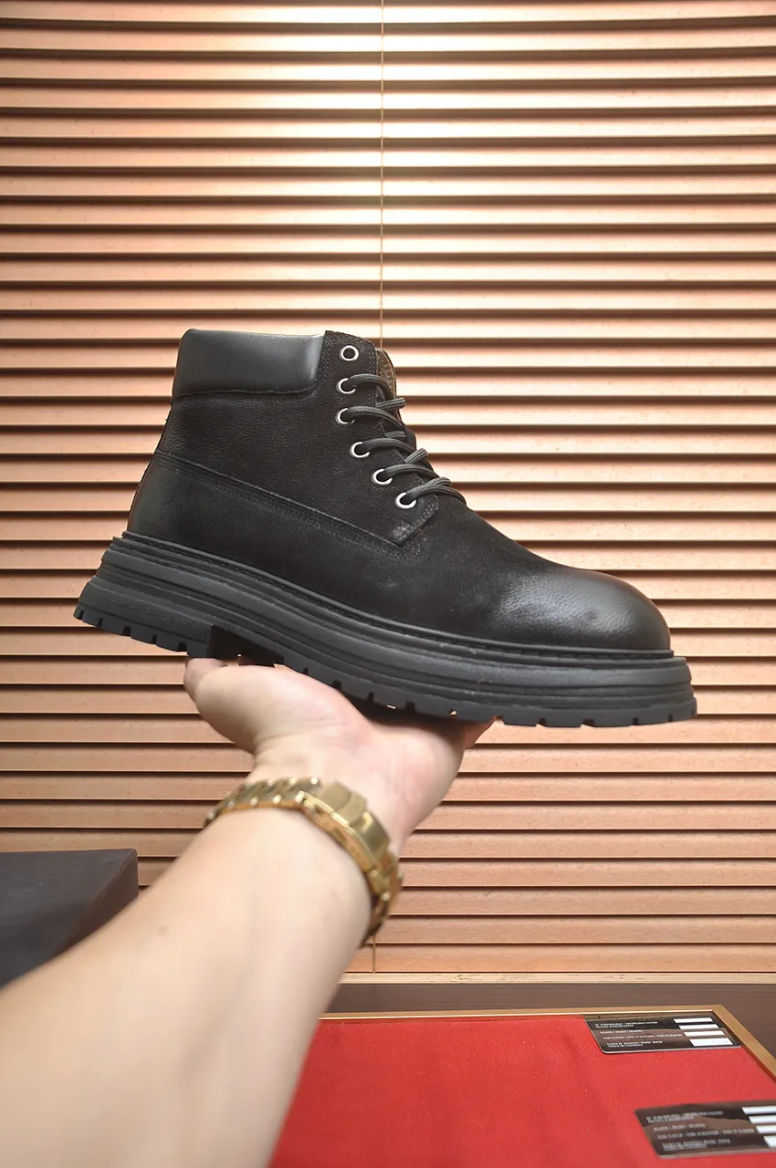Men's shoes 💰680💶【UGG】(full genuine wool lining) Please pay attention to the quality of the original order and compare the thickness of the wool 🏮🏮Hot style Martin boots from Australia's warm luxury brand men's shoes, official website synchronization, Beckham men's style..., made of imported top-layer waxed cowhide, waxed toe box, Australian real wool velvet lining Carefully sewn...Imported rubber Martin boots outsole (comfortable, soft and wear-resistant). I really like the quality...Exquisite workmanship, you can't put it down once you see it. Code number 39-44